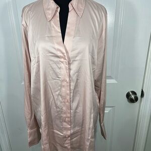 Women’s H&M  Silky Pink Button-Up Shirt Size Large CB-60